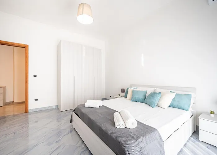 Elegant Stay In -Metro Just 5 Minutes Away