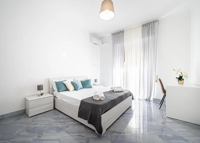 Elegant Stay In -Metro Just 5 Minutes Away